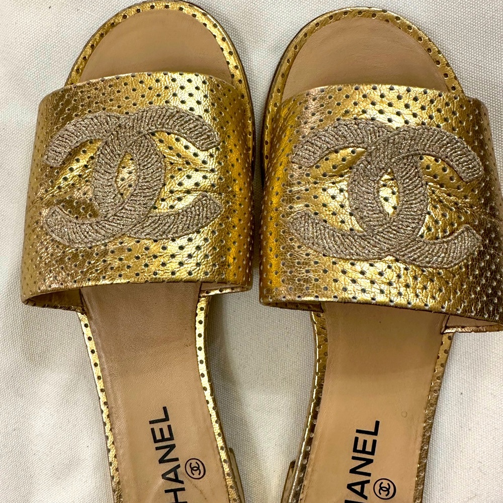 Chanel flats leather gold with sparkle details CC